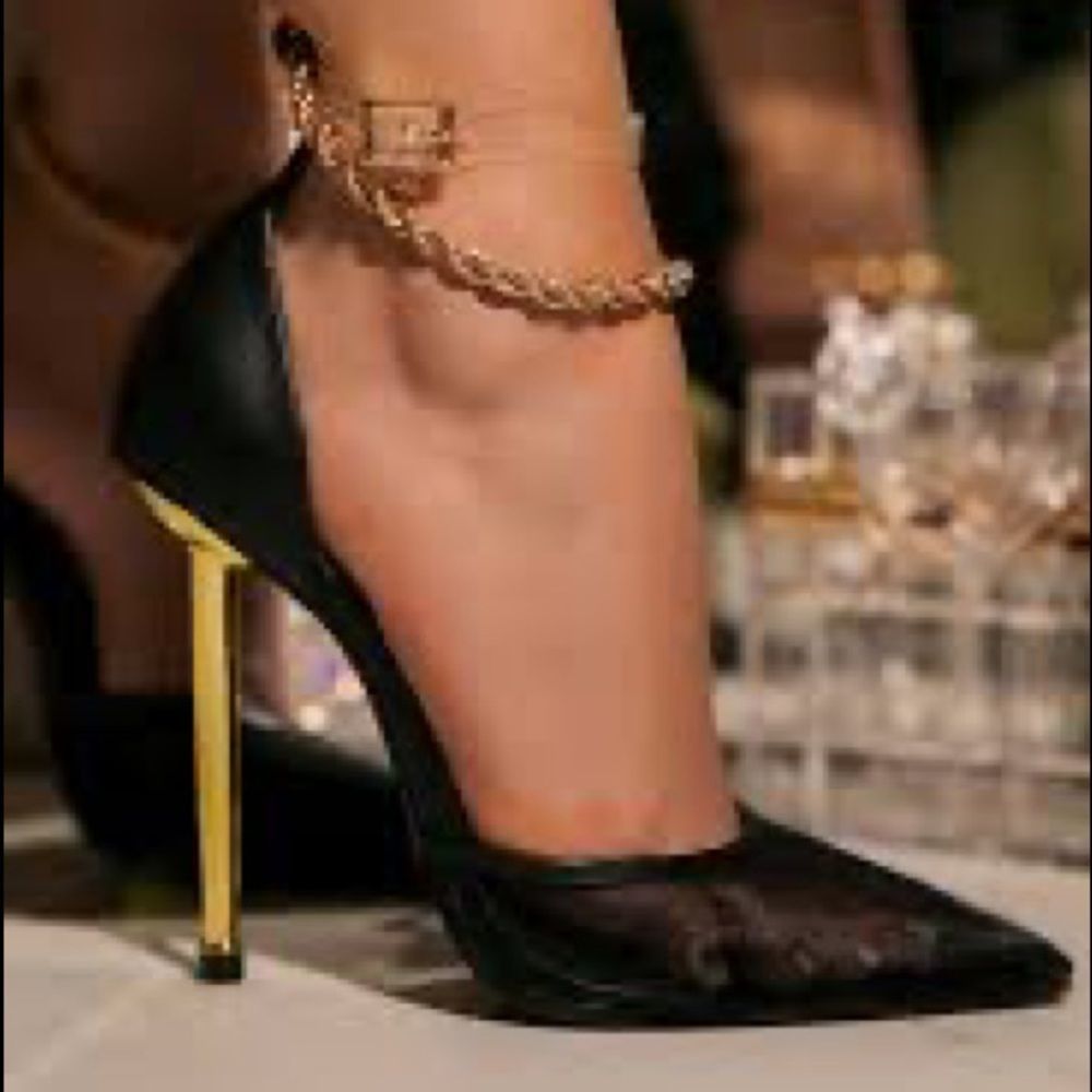 NWOT So Me Mesh Gold Heel and Chain Stiletto Size 5.5